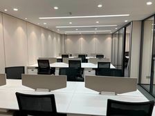 特价急租 延平门地铁口200平(4加16工位)带家具大落地窗