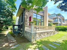 业主出国诚意出售,新出豪华装修4年,近地铁,拎包入住!空关看