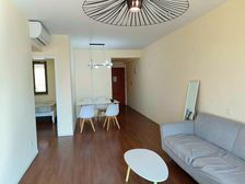 11号线安亭地铁站旁,购物方便,保养好,中间楼层采光好