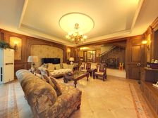 雍锦湾 一楼带前后两个花园。房子南北通透,前后中庭,楼间距大