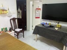外滩一室户,家门口就是地铁,外滩也在一公里内,配套齐全