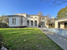 此房四期房龄新,南进门南花园,占地大,进口石材干挂