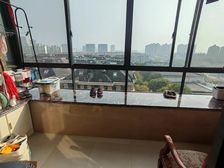 万达边 带阁楼80平左右 精装修 全屋落地窗 视野无遮挡