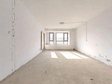 贾鲁河公园旁的洋房 大四房 户型方正 看房方便