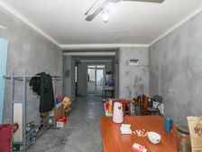 满五带大储物间南北通采光好。。。