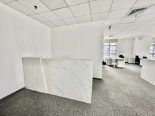 大连路地铁口!289平!独立空调!超高得房率!精装修带家具