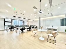 天府广场旁丨新出高区电梯口丨3隔间18工位丨户型方正高使用率