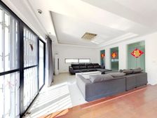 三面大花园联排边套别墅,地段好配套成熟,采光刺眼