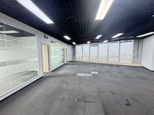 市中心地铁口 苏宁146平精装修 上下通水 适合美业 东岭