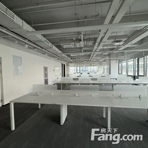 双地铁交汇 高品质 低价格 带有全套办公家具 一价全含 可看