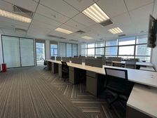 亦庄大族广场 地铁上 700平精装办公室 带家具 状态好