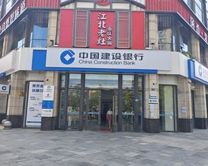 市中心转角铺,年收22万,建设银行承租,无抵押,双证齐全。