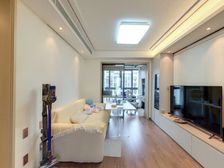 虹口北外滩 三开间朝南 业主刚挂牌 一天看房20组