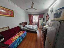 业主回沪诚售,价格可谈,接受一年付款!中间楼层,采光无遮挡!