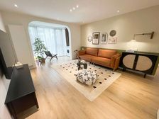 漕宝路地铁口 全新装修三房 带固定车位 业主出国 税费各付