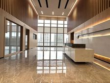 一手特价仅需72元/平,9米挑高大气前台 双面采光豪华装修