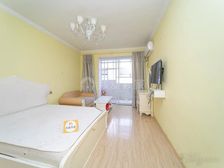 精装修一室一厅 出租4000k 看房方便 业主诚售 小区位置