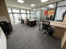 北站甲级写字间 一套带装修的房源 正南朝向 金融中心地铁