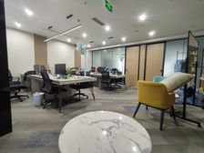 单价5500急售!精装办公室 电动门大开间 产权干净可自用