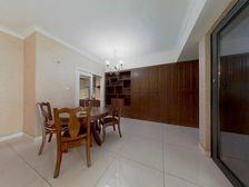 看中庭精装房,交通便利,证在手诚心出售