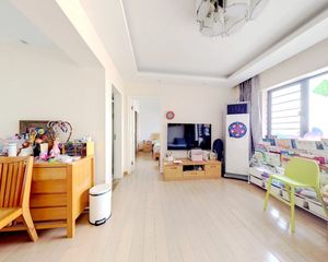 新上!中心位置!边套!电梯高层两房全明带产权车位!