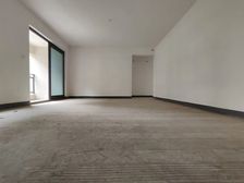 刘家坪轻轨站旁纯洋房小区清水横厅大四房 前后看中庭