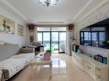 18号地铁口 飞机户型的三房 中间楼层 房东定好房子低价出售