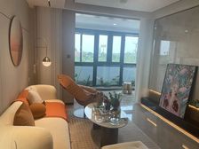 龙腾华府 豪装 拎包入住 层高3.05米 阳台封好 带地暖