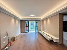 290万就卖 精装未入住 通透四房 全景落地窗