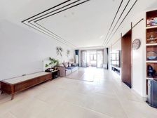 绿地悦城F区222平精装大四房,拎包入住,诚心出售。