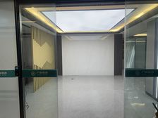 双地铁口建正东方中心500平精装带家具双面采光正对电梯口