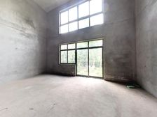 李子湖畔小区,业主诚心出售此房,环境优美。
