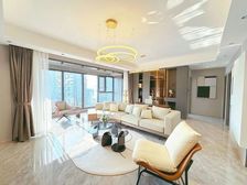 降至900w 从未入住 开发商装修自带产权车位 随时可看