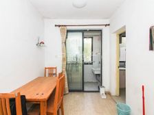 主卧朝南,二梯四户,交通便利,采光充足,中式风格