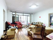 此房满五一套,拎包入住,有车位,小区交通便利。