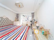 超大露台阳光房,中间楼层,全新精装修,一点不浪费面积