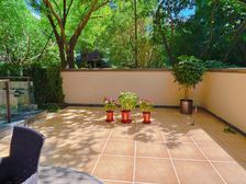 5室带保姆间,诚意出售,带卷帘门的车库,储物间