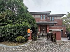 独栋别墅次新房!挑高客厅!大卧室!采光好视野开阔!南花园临河