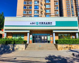 丰台首经贸好铺(地铁口带银行租约)展示好人流大,边上就是大学