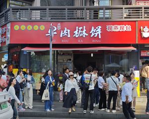 房东急售,年收20万,牛肉饼承租,通烟道,无抵押,不愁租。
