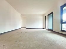 两站解放碑 荣盛华府洋房 横厅大阳台 四房双卫低至145万