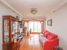 四开间朝南,复式送露台,+进,才北。