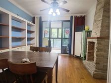 地铁口 急售大3房 南北通 精装修 价格可谈 随时看房