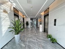 E阳国际整层豪华装修,全新空调,3个房间12工位,精装全配