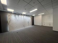 苏州中心一号线地铁口,精装修拎包入住,价格免租期可谈