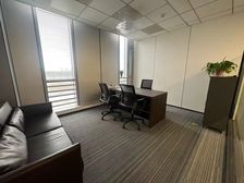 二号线地铁口,精装修拎包入住,价格免租期可谈