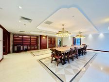 东方梅地亚 遗留精装修 8个大