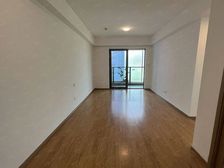 全新装修,开发商装的全都打掉,装修温馨,房东诚心