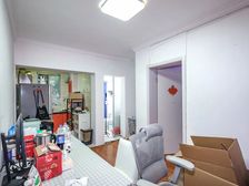 世纪公园对面,低总价两居,2号线地铁口,中间楼层中间位置