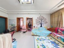 中间层,有车库,业主诚心出售,价格还能谈的